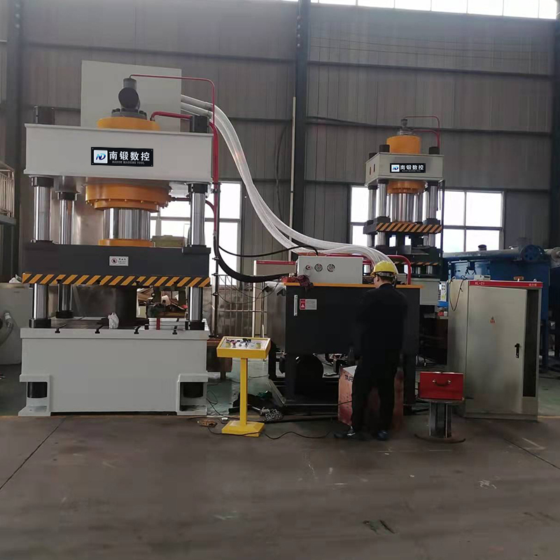 630噸三梁四柱伺服系統(tǒng)油壓機(jī)