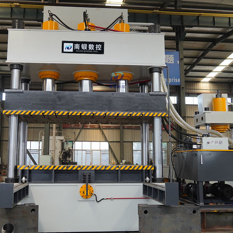 1000噸四柱油壓機(jī)