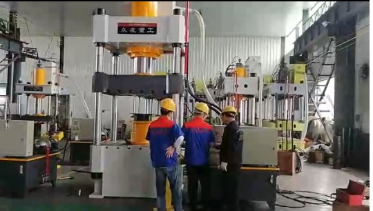 315噸四柱液壓機工廠試機