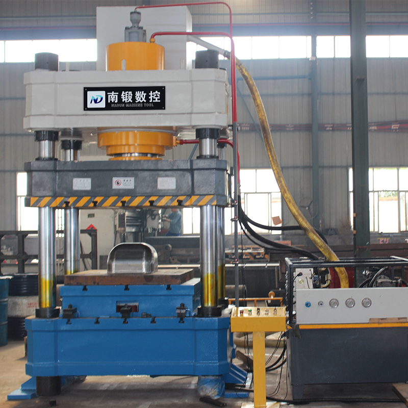 油壓機-四柱油壓機的設備特點