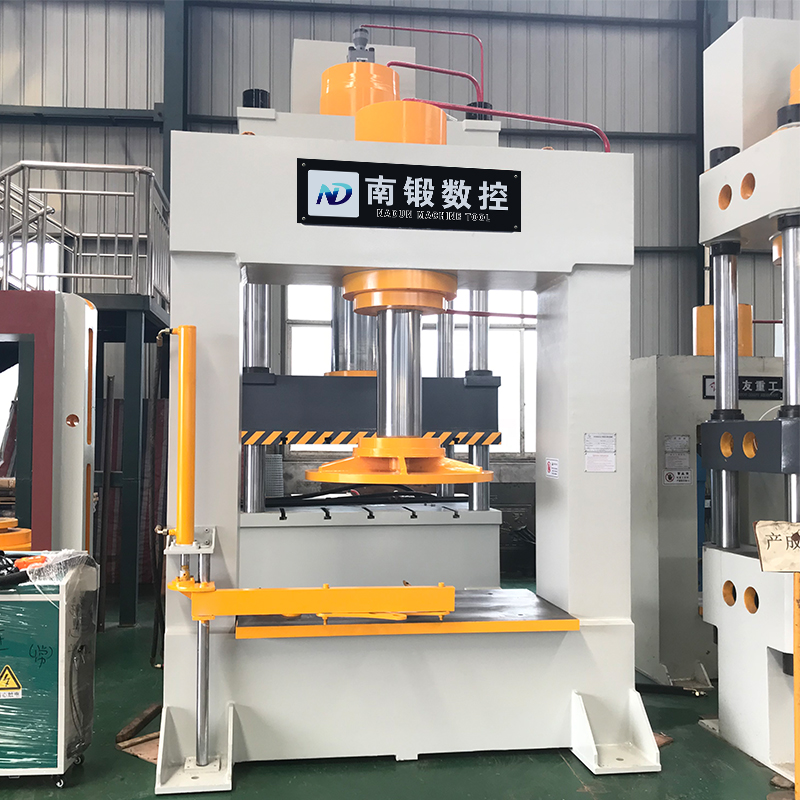 300t工程車輪胎壓裝油壓機(jī)，300噸壓胎機(jī)帶移動工作臺