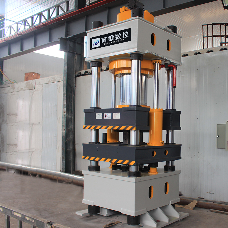 630T牛羊舔磚成型油壓機(jī)，鹽磚成型油壓機(jī)一出二