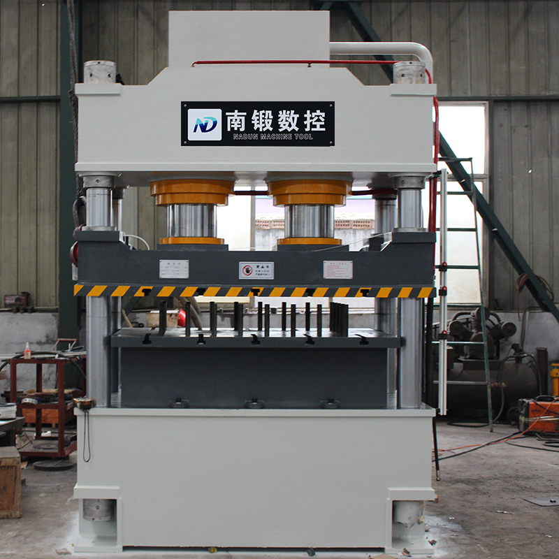 630T雙缸四柱油壓機(jī)，630噸汽車(chē)鈑金成型油壓機(jī)